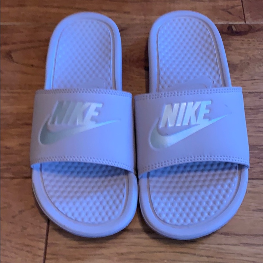 Nike slide on flip flops light purple